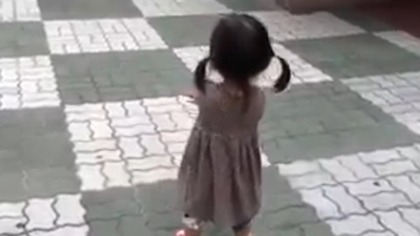 طفلة صغيرة