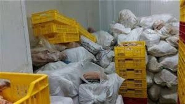ضبط عبوات سناكس فاسدة