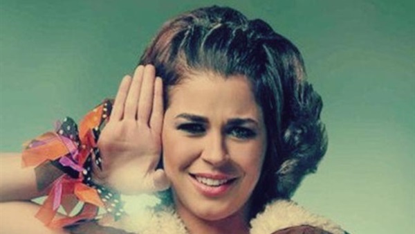 الفنانة منى هلا