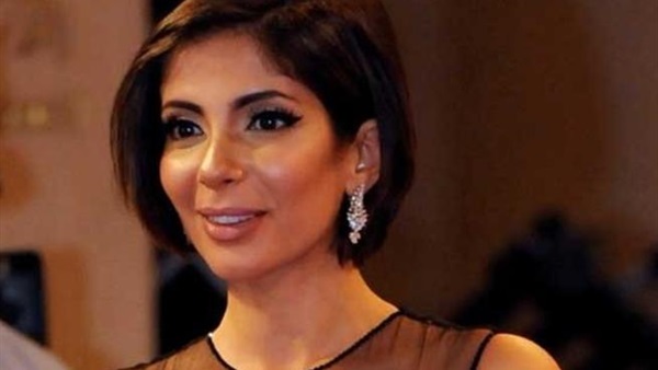 الفنانة مني زكي