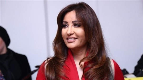 الفنانة لطيفة