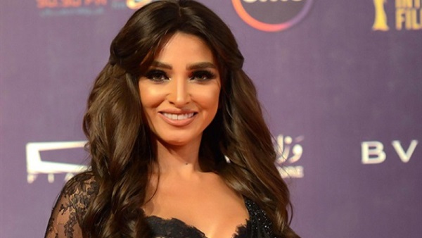 الفنانة روجينا