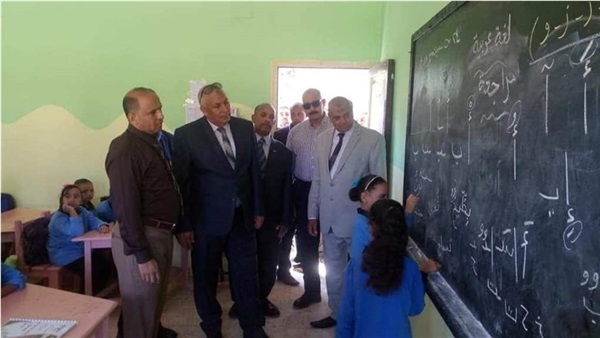 توفير الزي المدرسي-الوادي