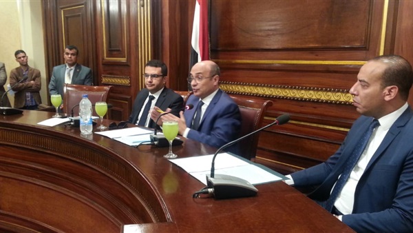 إجتماع مع مسئولى