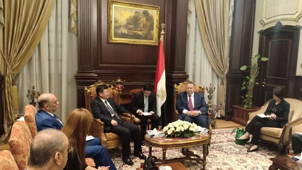 وكيل البرلما في لقاء