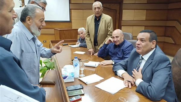 محافظ البحيرة