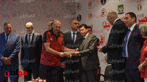 وزير الشباب والرياضة