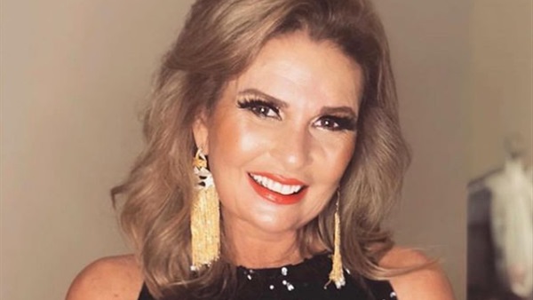 الفنانة يسرا