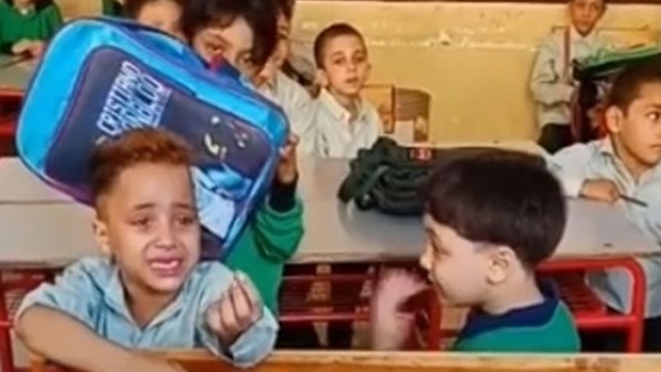 الطفل الباكي