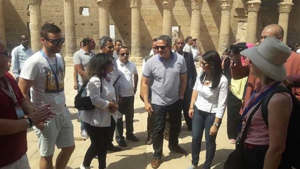 وزيرة السياحة ووزير