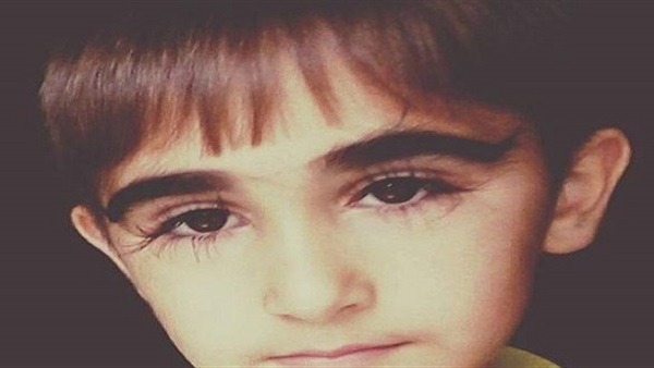 أطول رموش حول العالم