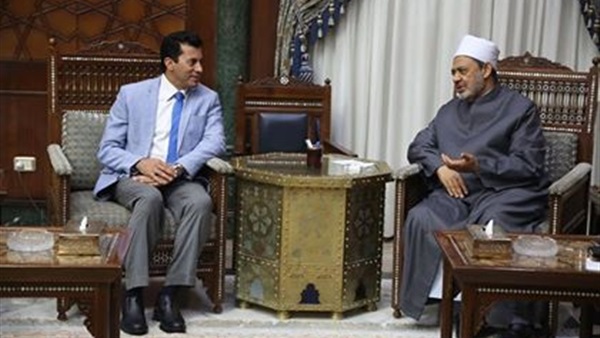 وزير الشباب يلتقي