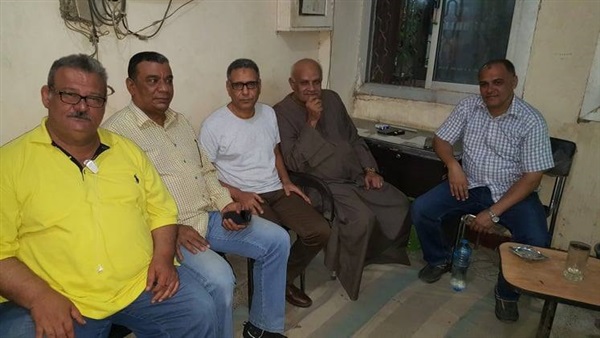 جسن خيرى يتوسط مجلس