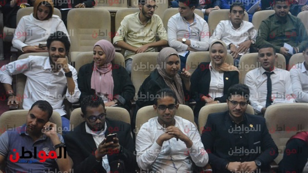 وزير الشباب يلتقي