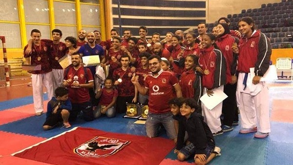 فرق الكاراتيه بالنادي