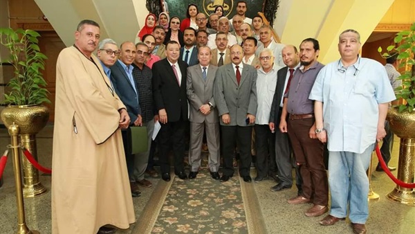 محافظ  كفرالشيخ يلتقى