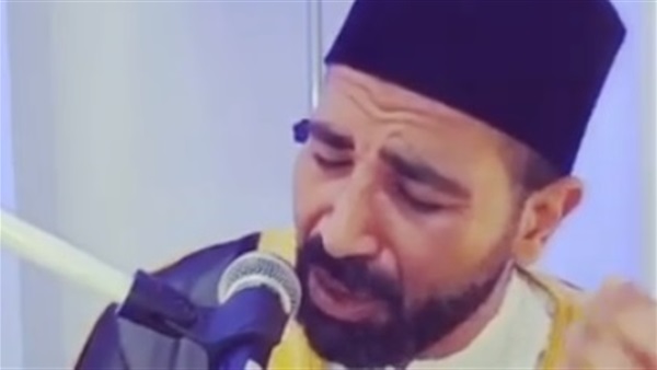 المطرب أحمد سعد يقرأ
