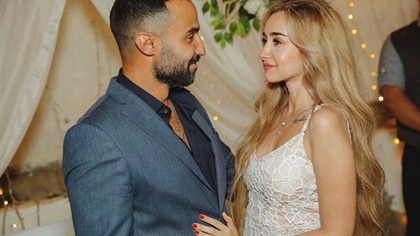 خناقة أحمد فهمي ومعجب