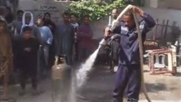 حريق هائل بمحال تجارية