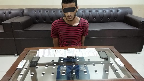 ضبط عاطلين لترويجهما