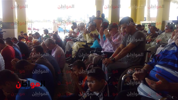 صلاة الجمعة بمسجد