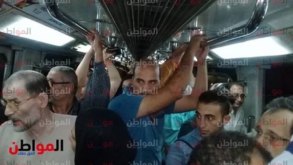 تكدس المواطنين فى