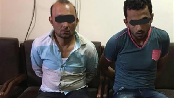عاطلين وبحوزتهم مواد