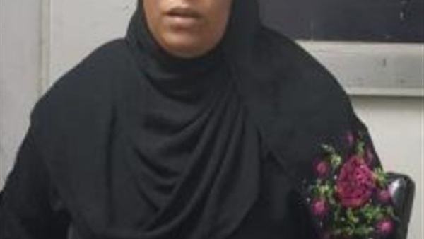 سيدة تقوم بالإتجار