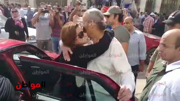 قبلة إلهام شاهين