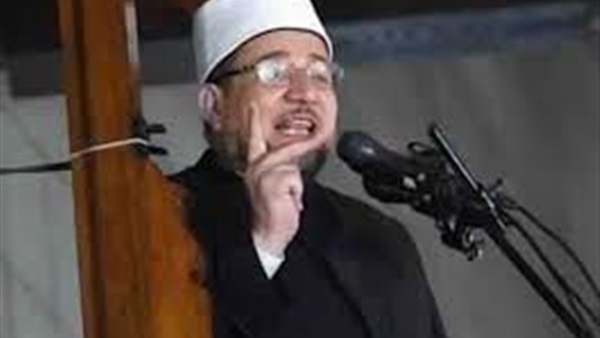وزير الأوقاف يندد
