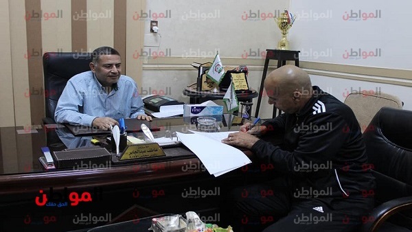 القماش يوقع عقود