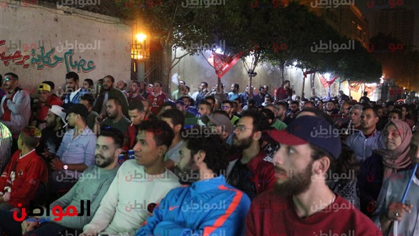 فتاة وحيدة بين الرجال