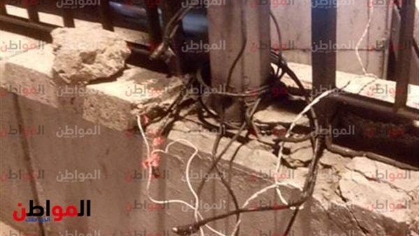 اسلاك عارية بنفق
