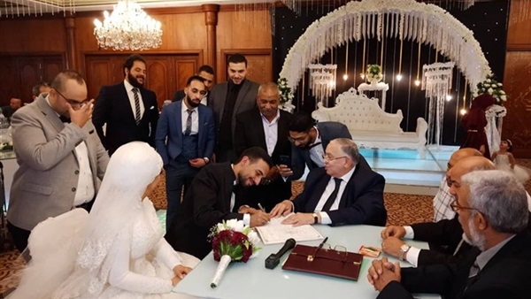 العروسين
