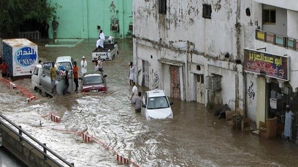 الأمطار والسيول تغرق