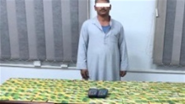 ضبط شخص بحوزته بطاقات