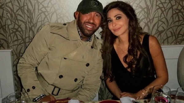 إليسا بملابس شفافة
