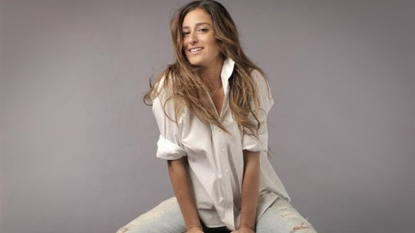 الفنانة امينة خليل