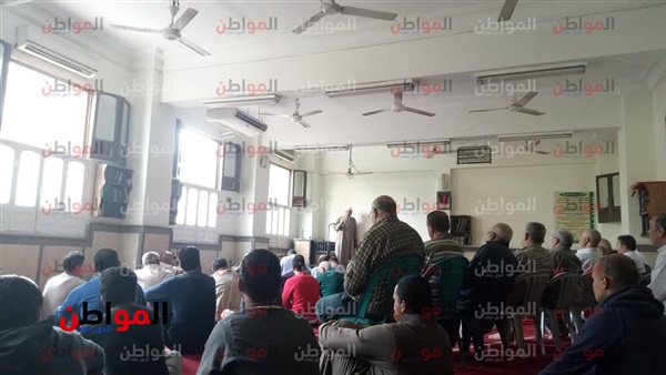 صلاة الجمعة بمسجد