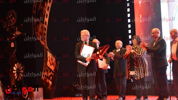 تكريم حسين فهمى
