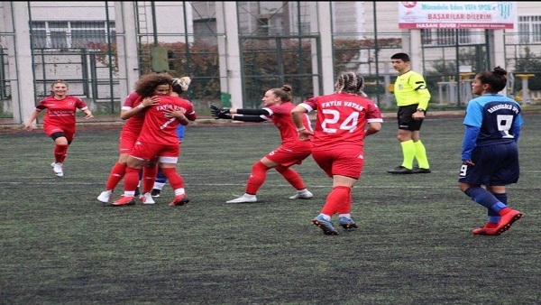 منة طارق