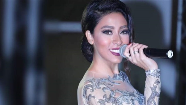 الفنانة زيزي عادل