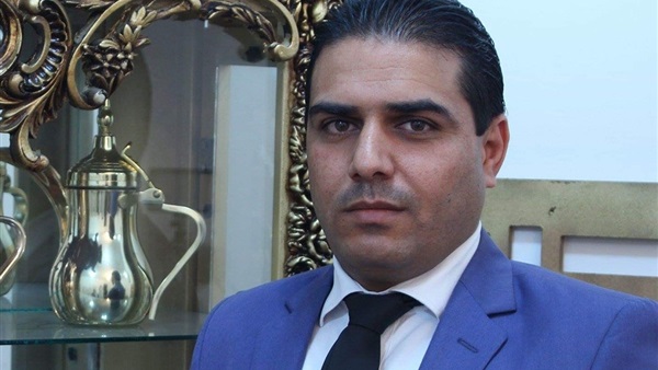 الصحفي العراقي على