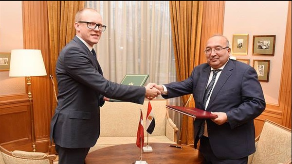 مصر تجري مباحثات