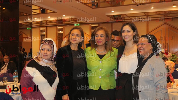 نيللي كريم تشهد منتدى
