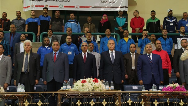 محافظ قنا