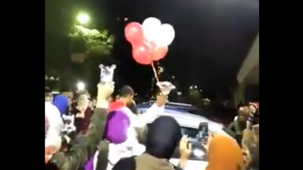 .شاب يقتحم كلية البنات