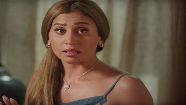 الفنانة دينا الشربينى