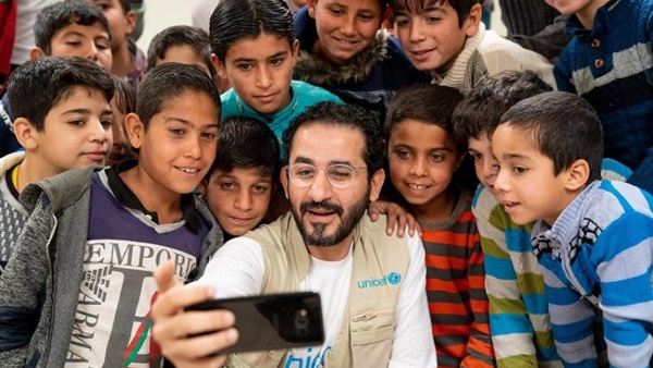 احمد حلمي في مخيم