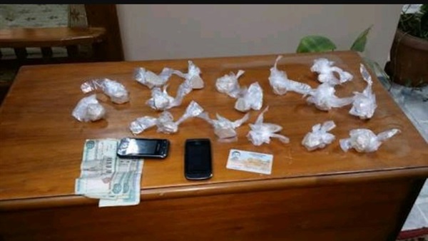 70 تذكرة هيروين بحوزة